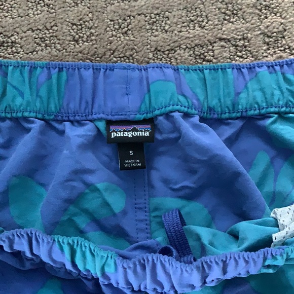 Patagonia Barely Baggies Shorts 2.5” Inseam - Picture 3 of 4